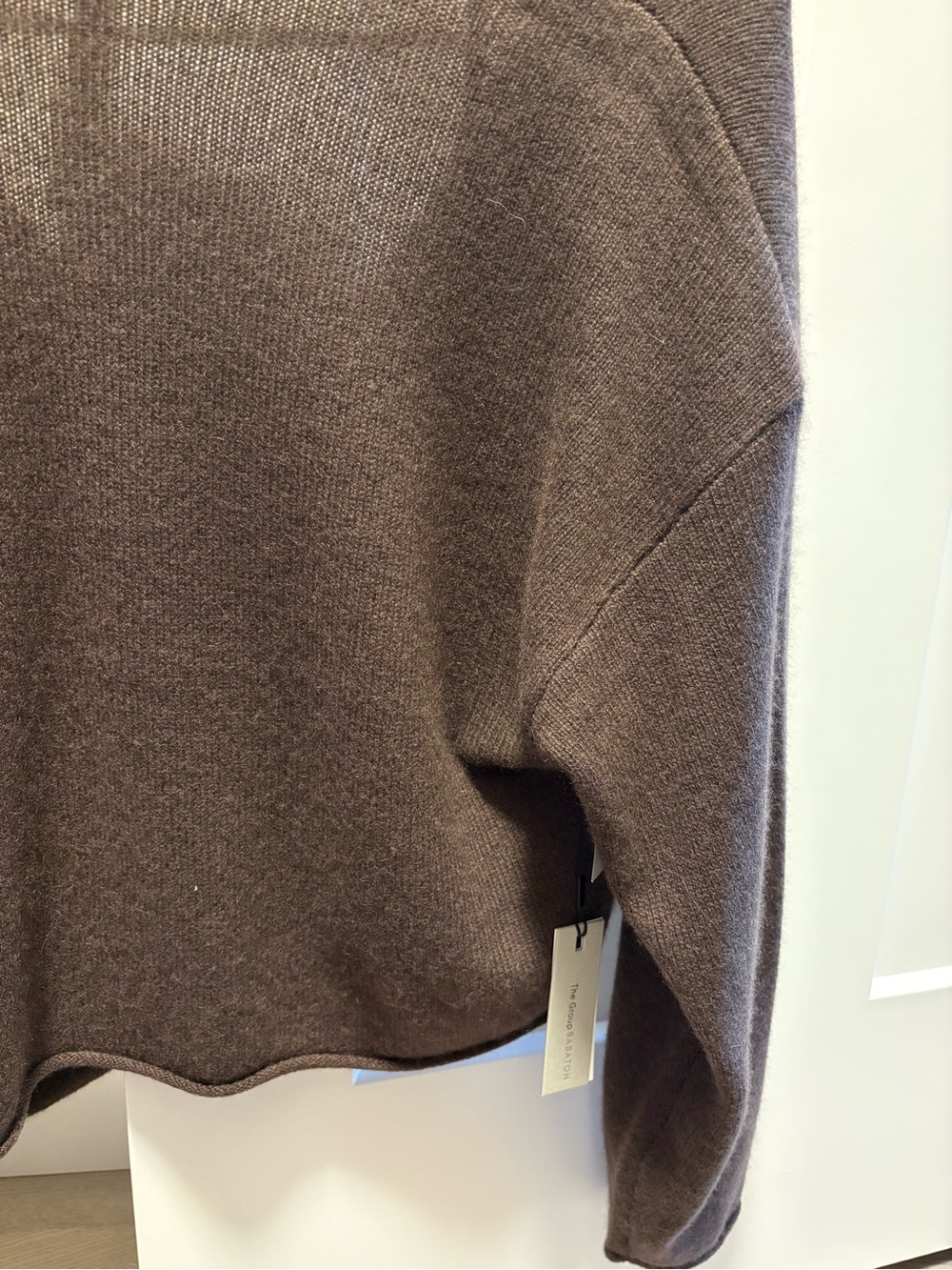 The Group by Babaton LUXE CASHMERE V-NECK SWEATER - Picture 9 of 10